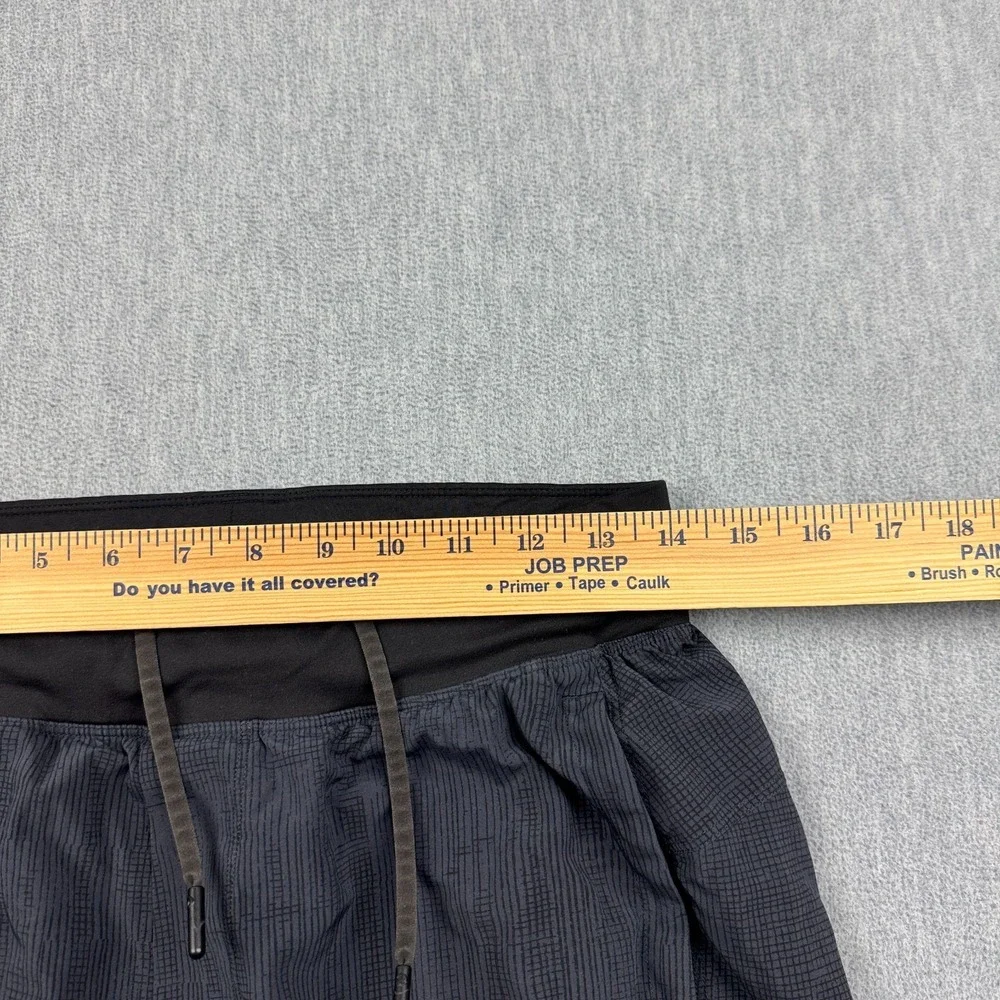 Lululemon Shorts Men Small Gray T.H.E. Running Workout Logo Gym Stretch Training